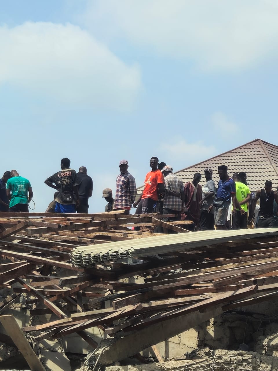 Five confirmed de@d as three-storey building collapses in Abuja