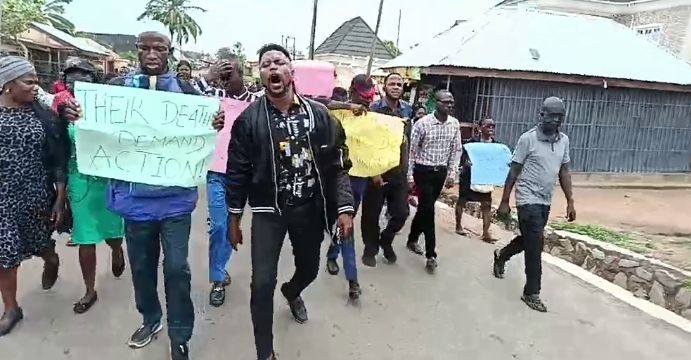 Oyo teachers stage protest over abduction and k!lling of colleagues
