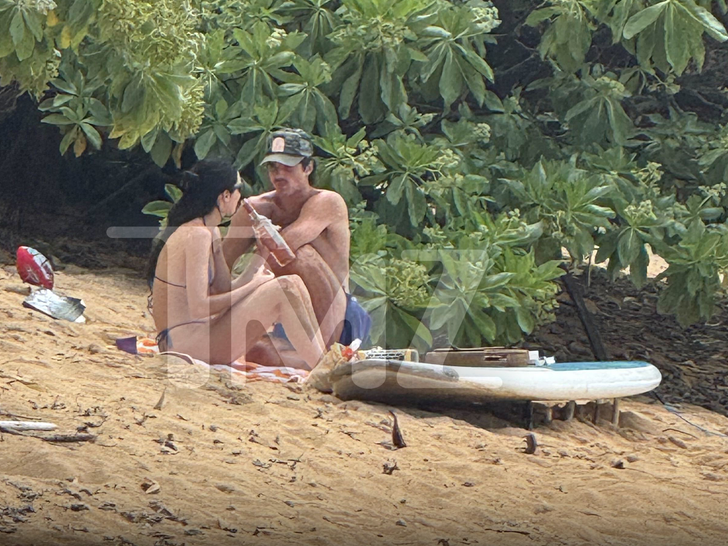 Model Kendall Jenner and actor Jacob Elordi spotted on intimate beach date in Hawaii